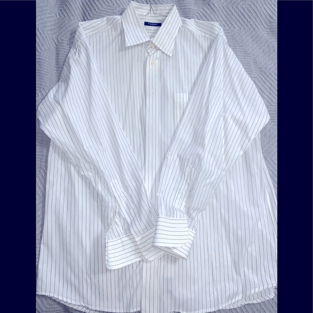 Burberry Men’s dress shirt 16 1/2 Regular EUC